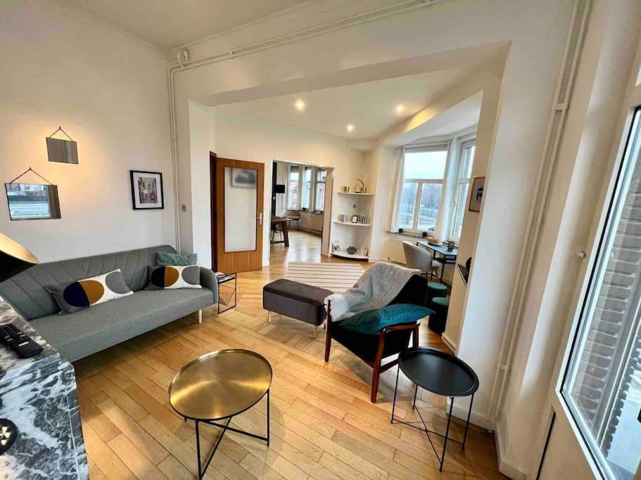 Bellevue - Grand Appartement Pour 5 Sur Les Quais De La Meuse เลียจ ภายนอก รูปภาพ