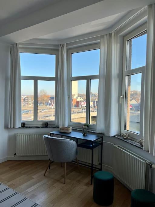 Bellevue - Grand Appartement Pour 5 Sur Les Quais De La Meuse เลียจ ภายนอก รูปภาพ