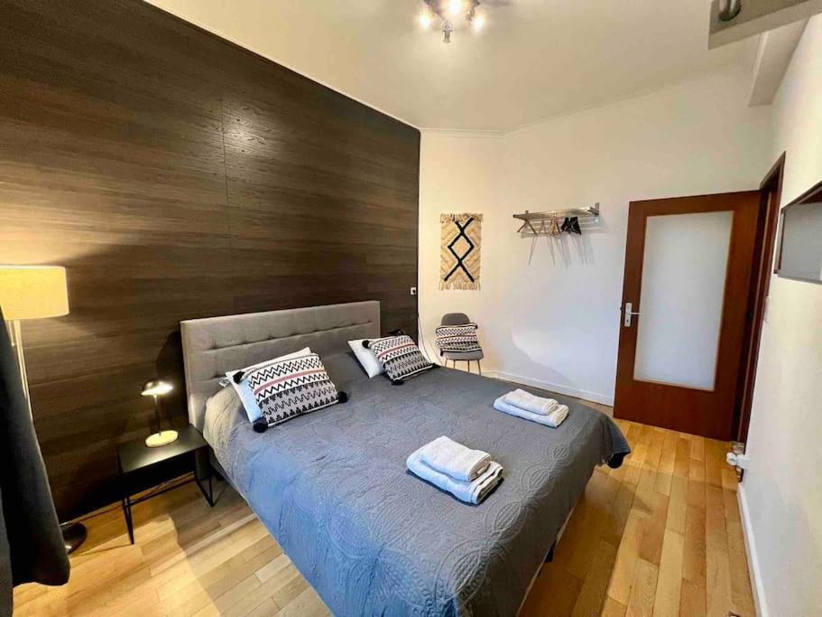 Bellevue - Grand Appartement Pour 5 Sur Les Quais De La Meuse เลียจ ภายนอก รูปภาพ