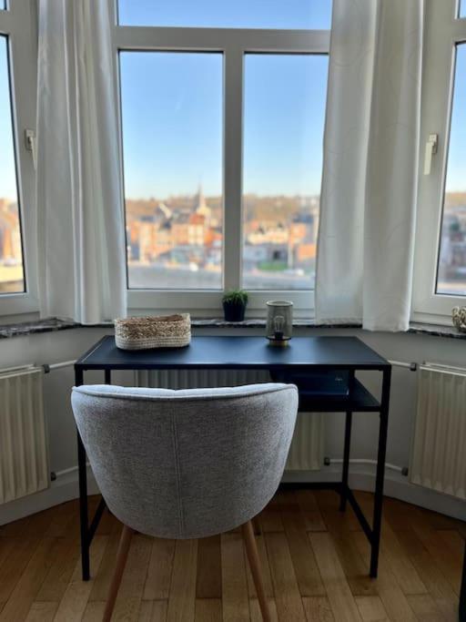 Bellevue - Grand Appartement Pour 5 Sur Les Quais De La Meuse เลียจ ภายนอก รูปภาพ
