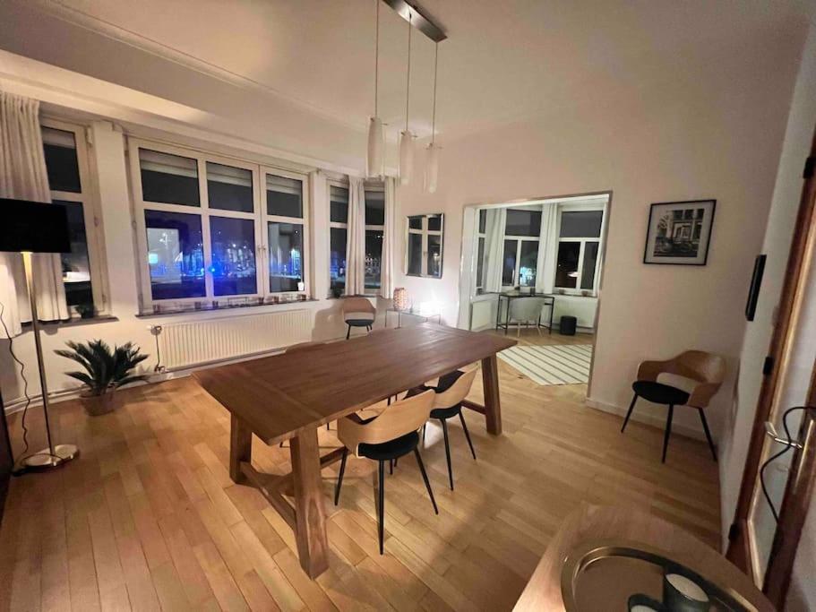 Bellevue - Grand Appartement Pour 5 Sur Les Quais De La Meuse เลียจ ภายนอก รูปภาพ