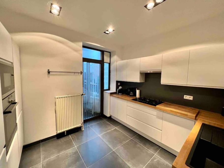 Bellevue - Grand Appartement Pour 5 Sur Les Quais De La Meuse เลียจ ภายนอก รูปภาพ