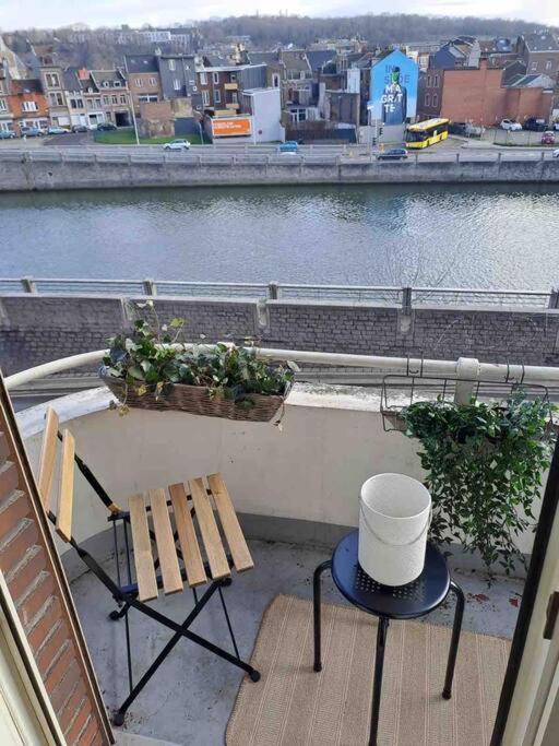 Bellevue - Grand Appartement Pour 5 Sur Les Quais De La Meuse เลียจ ภายนอก รูปภาพ