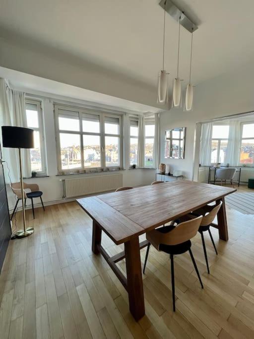 Bellevue - Grand Appartement Pour 5 Sur Les Quais De La Meuse เลียจ ภายนอก รูปภาพ