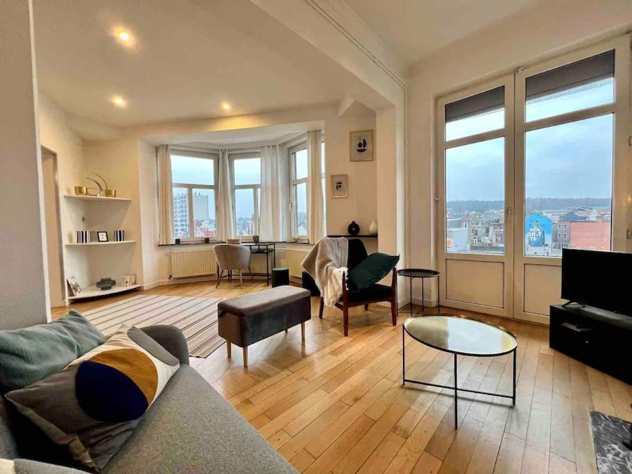 Bellevue - Grand Appartement Pour 5 Sur Les Quais De La Meuse เลียจ ภายนอก รูปภาพ