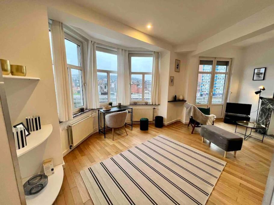 Bellevue - Grand Appartement Pour 5 Sur Les Quais De La Meuse เลียจ ภายนอก รูปภาพ