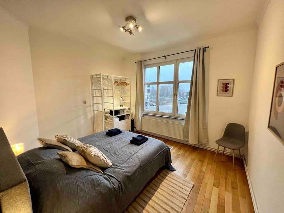 Bellevue - Grand Appartement Pour 5 Sur Les Quais De La Meuse เลียจ ภายนอก รูปภาพ