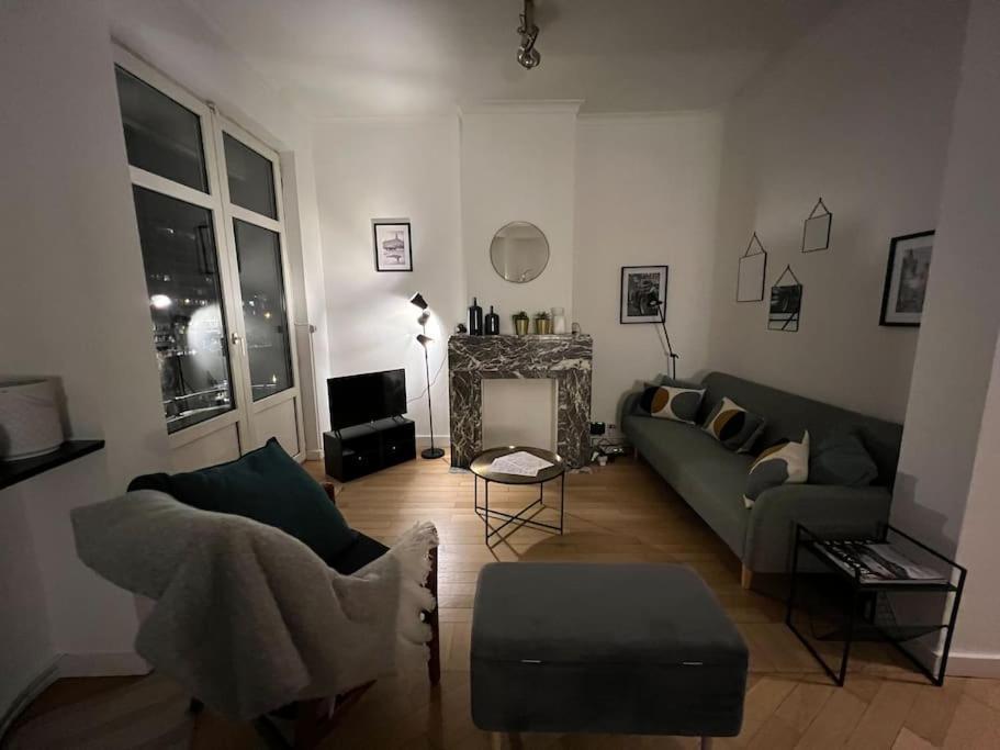 Bellevue - Grand Appartement Pour 5 Sur Les Quais De La Meuse เลียจ ภายนอก รูปภาพ