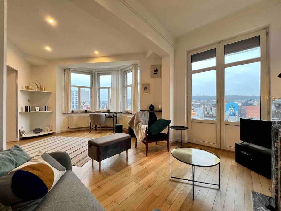 Bellevue - Grand Appartement Pour 5 Sur Les Quais De La Meuse เลียจ ภายนอก รูปภาพ