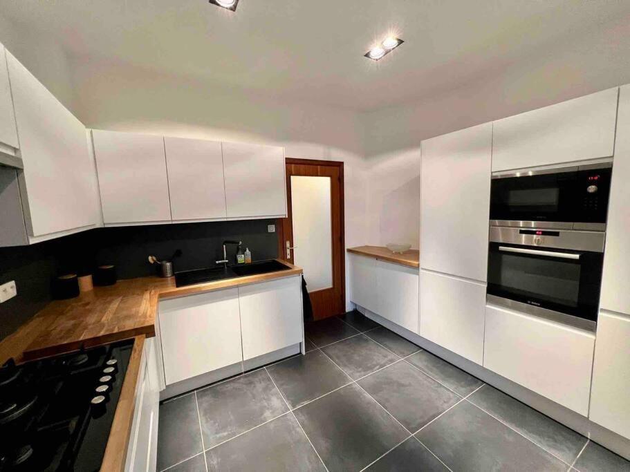 Bellevue - Grand Appartement Pour 5 Sur Les Quais De La Meuse เลียจ ภายนอก รูปภาพ