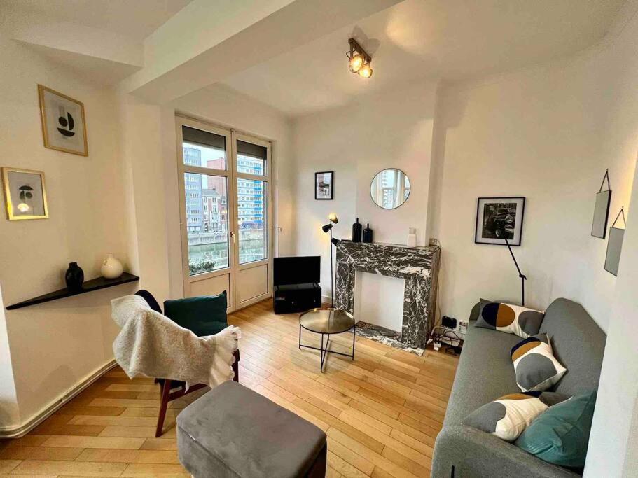 Bellevue - Grand Appartement Pour 5 Sur Les Quais De La Meuse เลียจ ภายนอก รูปภาพ