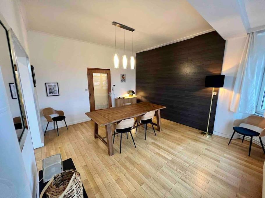 Bellevue - Grand Appartement Pour 5 Sur Les Quais De La Meuse เลียจ ภายนอก รูปภาพ