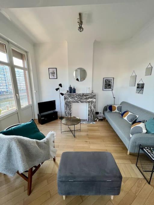 Bellevue - Grand Appartement Pour 5 Sur Les Quais De La Meuse เลียจ ภายนอก รูปภาพ