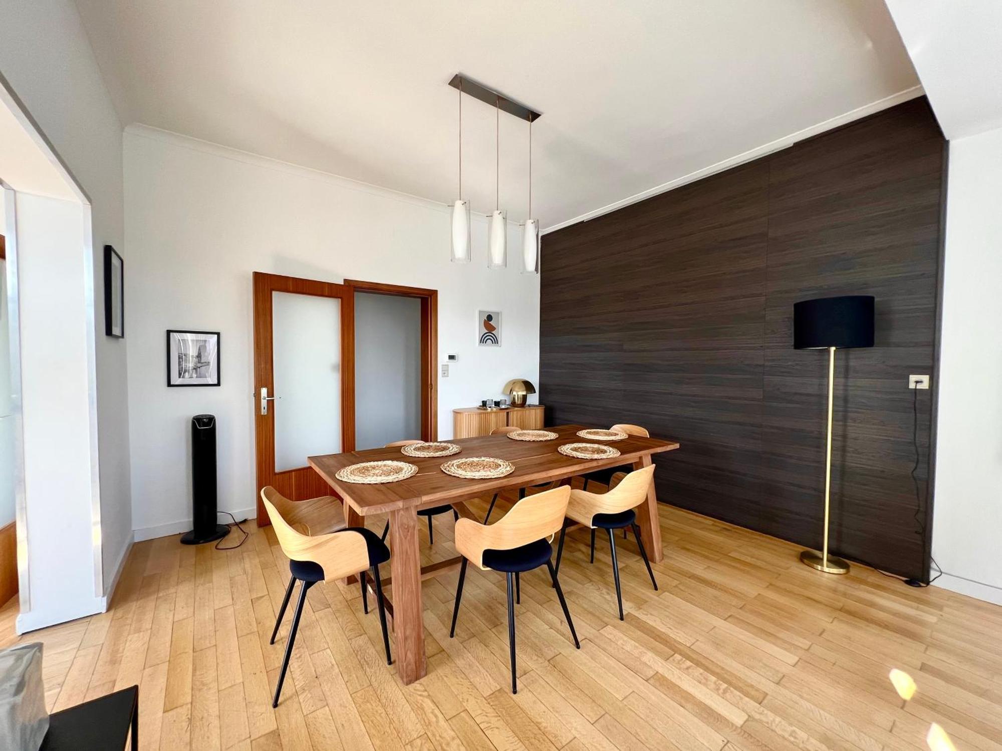 Bellevue - Grand Appartement Pour 5 Sur Les Quais De La Meuse เลียจ ภายนอก รูปภาพ