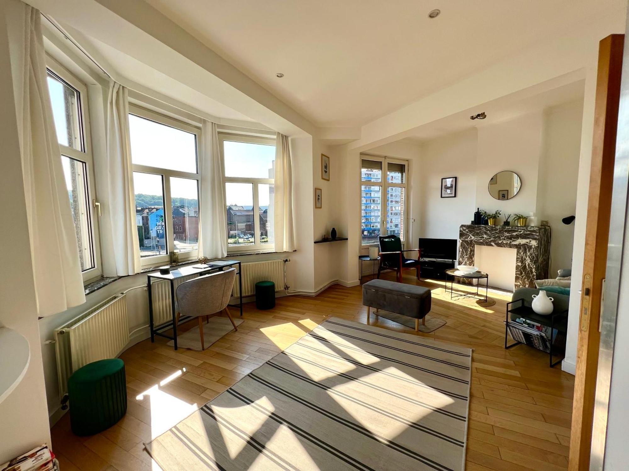 Bellevue - Grand Appartement Pour 5 Sur Les Quais De La Meuse เลียจ ภายนอก รูปภาพ